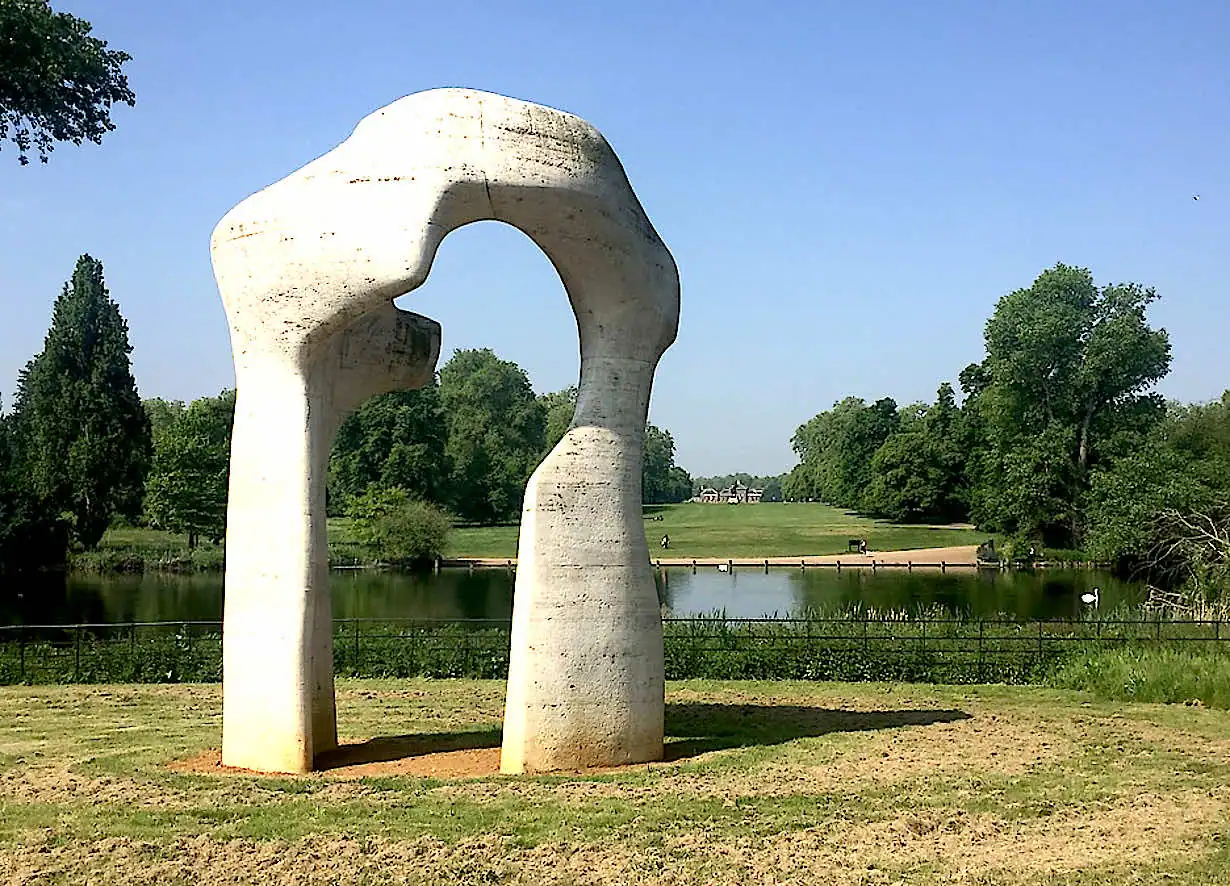 Henry Moore statue and view of Kensington Palace