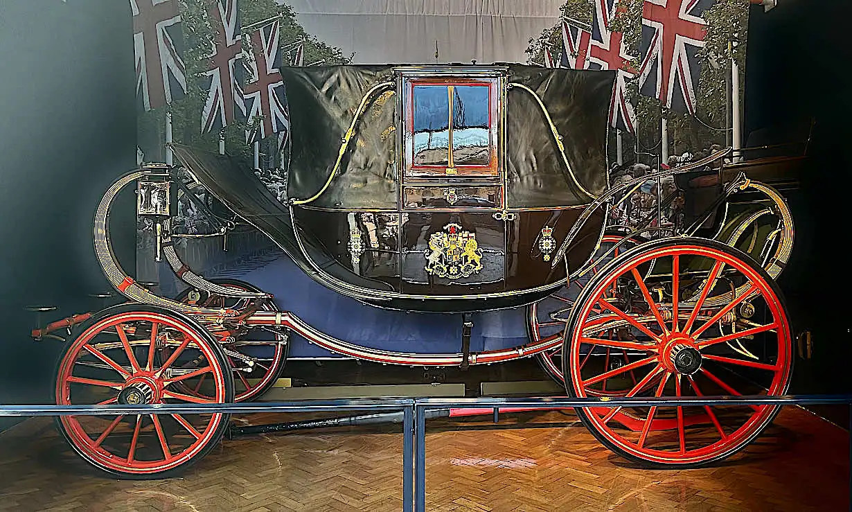 Royal Mews - Buckingham Palace Horse Stables, State Carriages & Cars