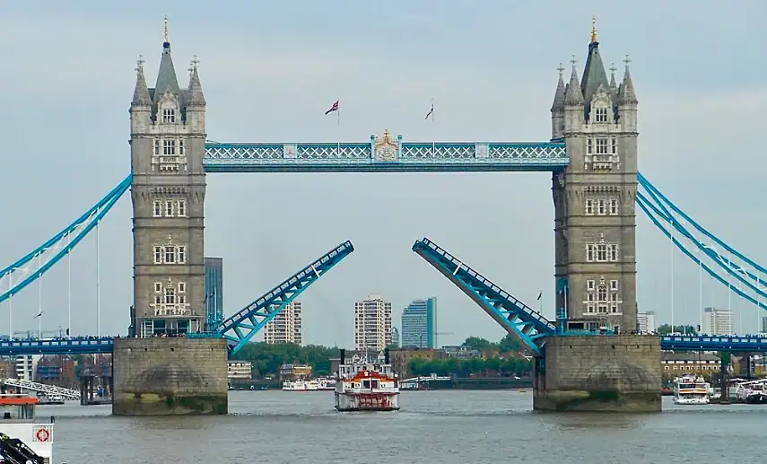 Tower Bridge roadway opening