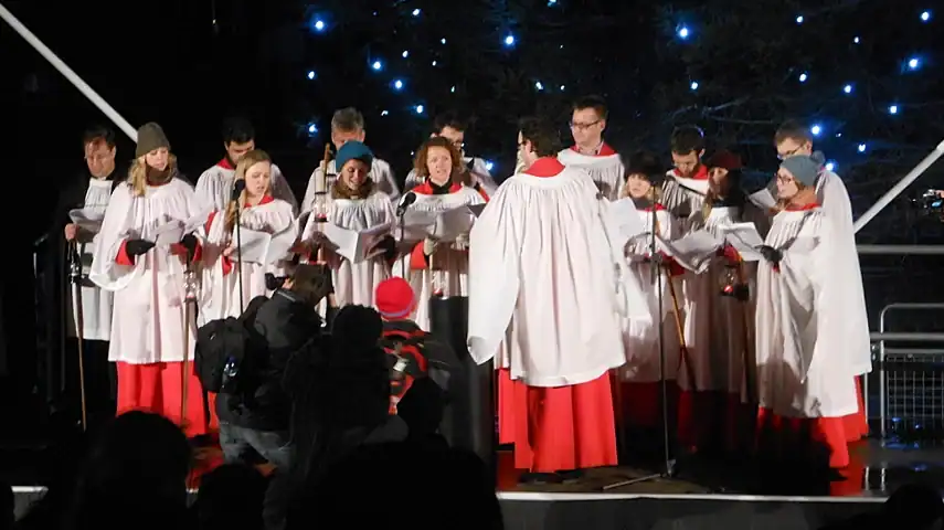 Church choir around the Trafalgar Square Christmas tree