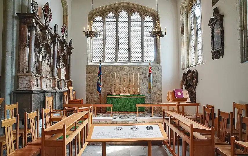 The altar inside the Chapel Royal of St. Peter ad Vincula