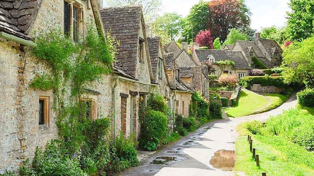 Cotswolds Tour from London with 2 course Lunch