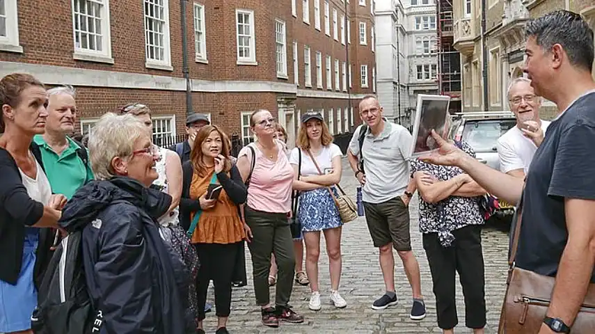 Group on the Downton Abbey walking tour