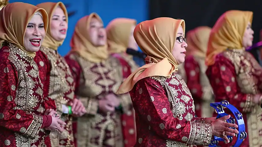 Singers on the main stage