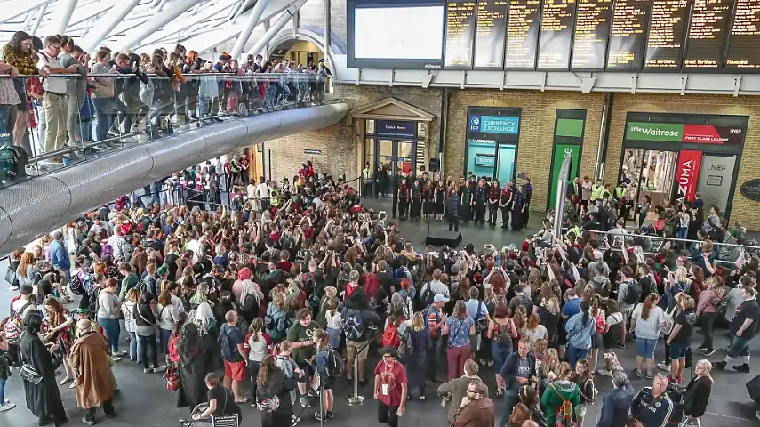 Harry Potter fans at King's Cross station