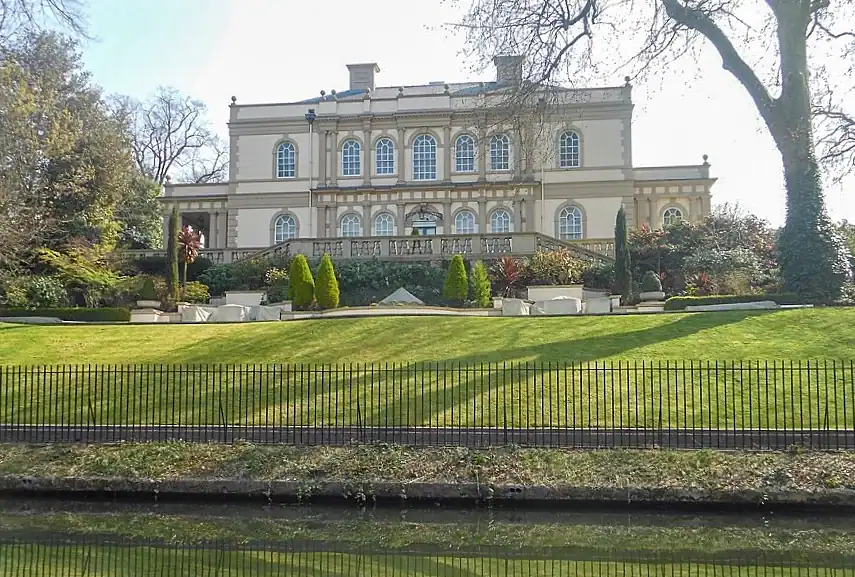 One of the mansions on Regent's Canal