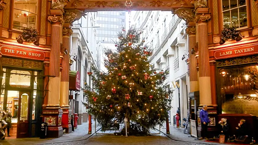 Christmas tree in Leadenhall Market