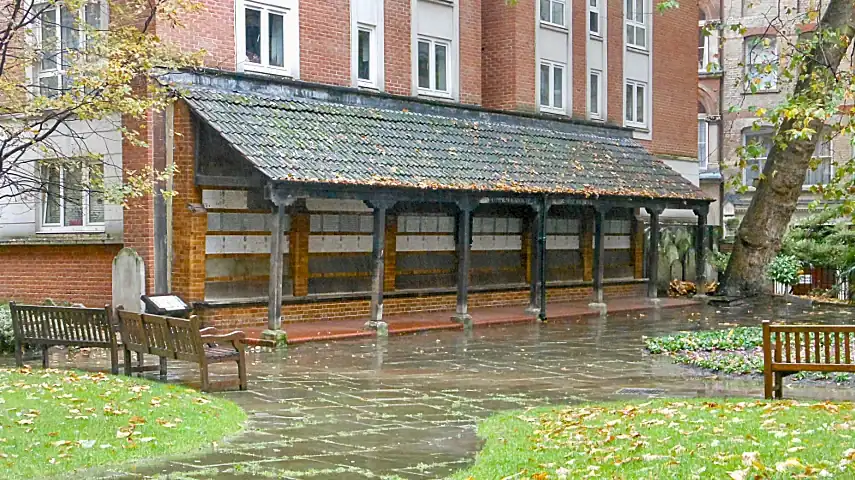 Memorial to Heroic Self-Sacrifice in Postman's Park