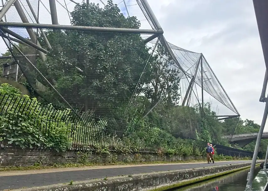 Passing the Snowdon Aviary in London Zoo