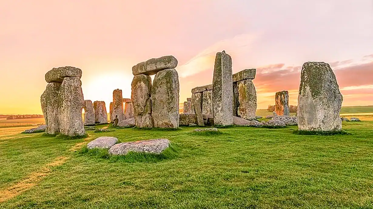 Visit Stonehenge & Bath - Coach tour from London