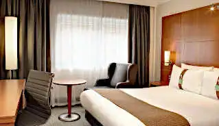 Holiday Inn Regent’s Park Hotel bedroom