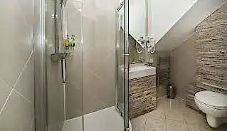 NOX Hotels Kensington Hotel bathroom