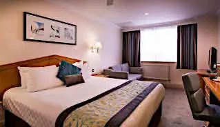 Thistle City Barbican Hotel bedroom